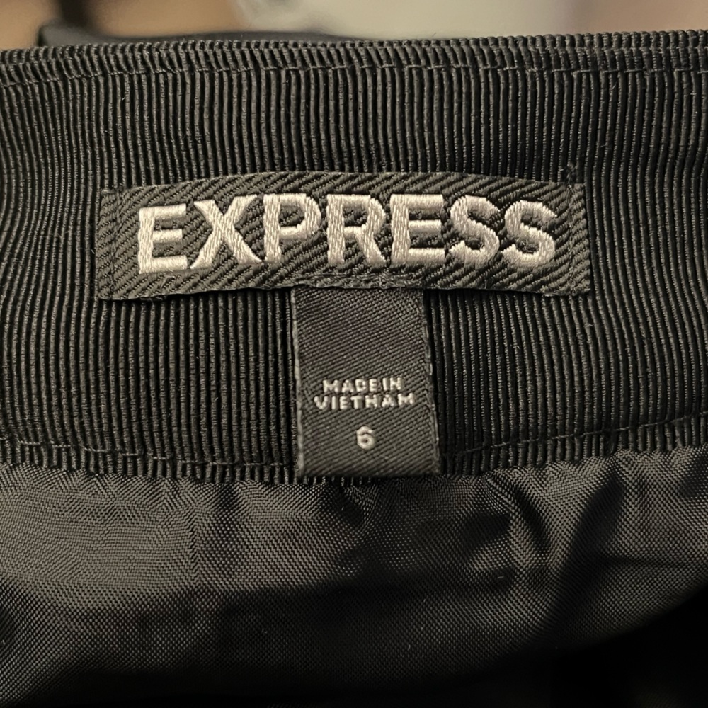 Little black skirt from Express, in size 6 (28 inch waist). - Picture 3 of 3